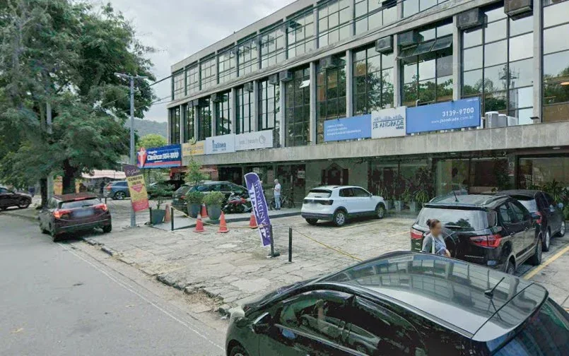 Edifício na Avenida Fernando Mattos onde fica a clínica no Jardim Oceânico